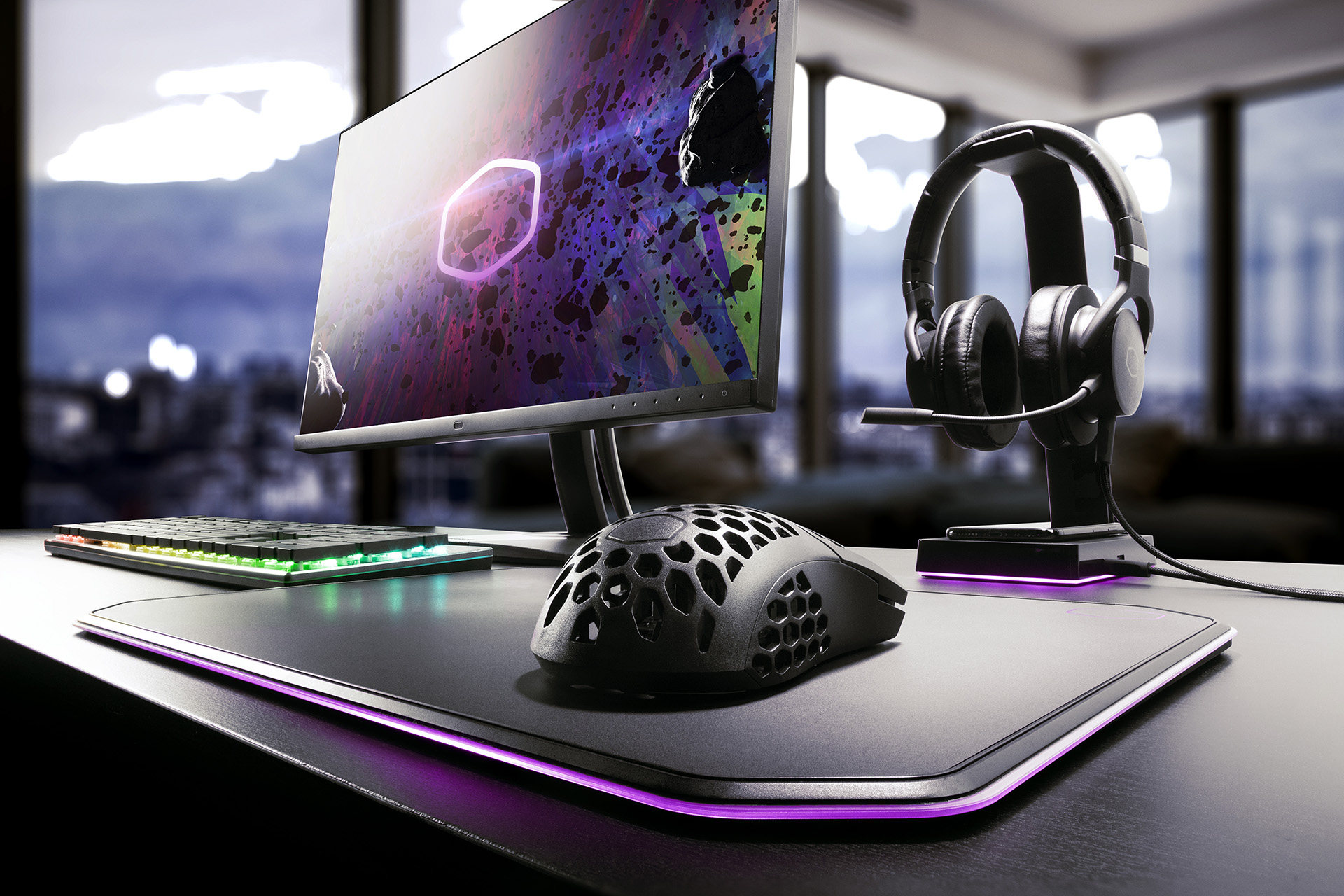 Cooler Master MM710 lifestyle