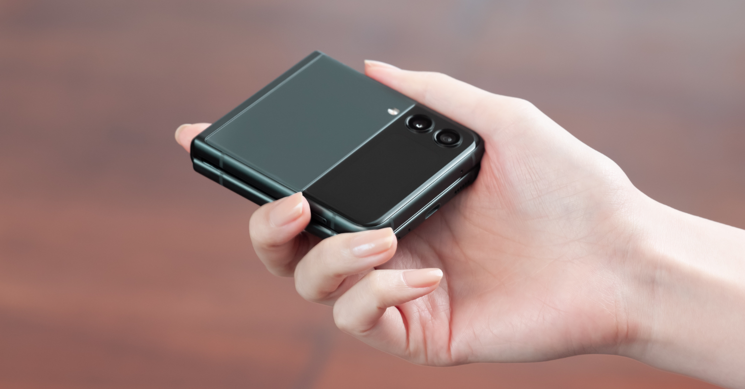 Samsung galaxyzflip3 5G hands on green 2