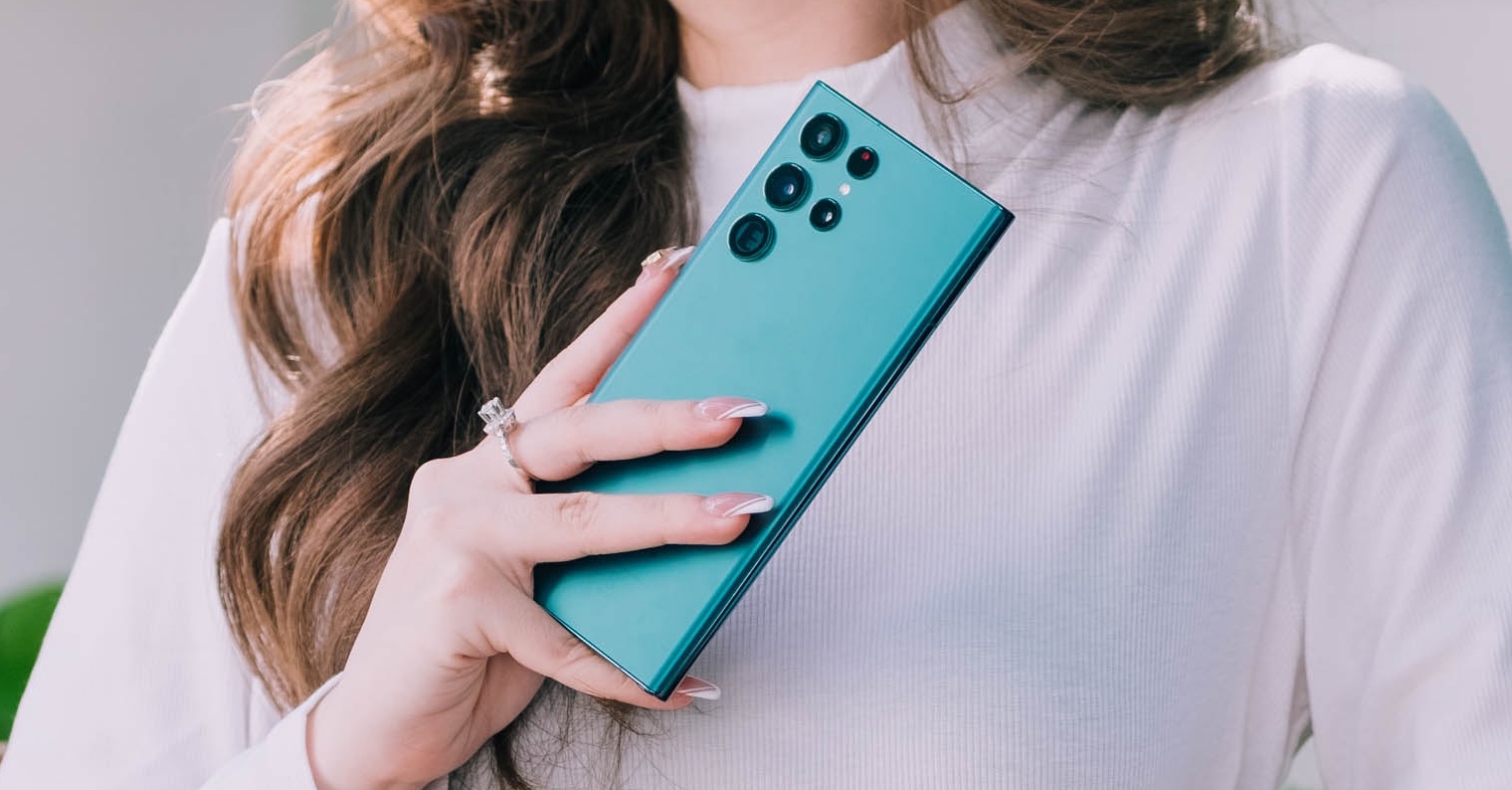 1520 794 Samsung Galaxy S22 Ultra hand