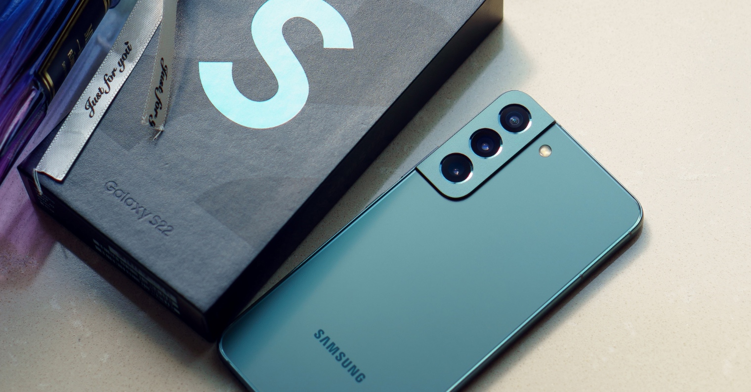 1520 794 Samsung Galaxy S22 package