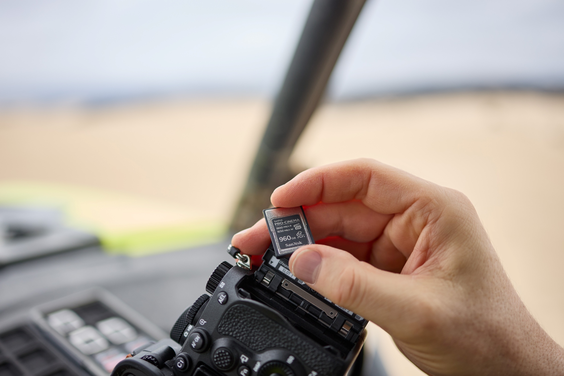 SDNK PRO CINEMA CFExpress Type A 01 01126v2 Life 9