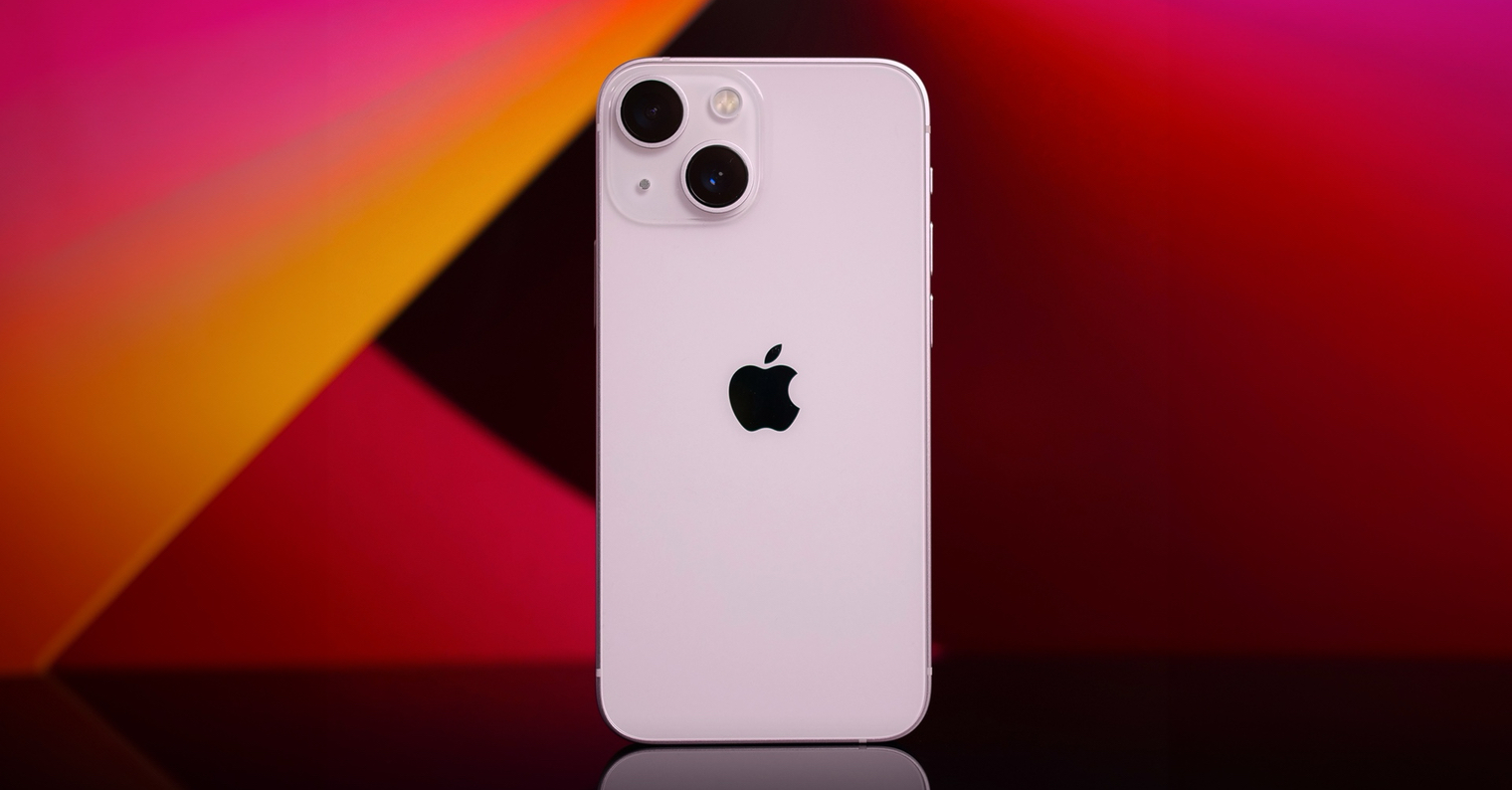 1520 794 iPhone 13 white